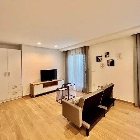 La Masion De Seasonal